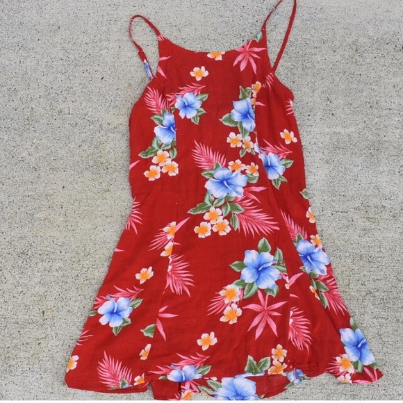 Dresses & Skirts - **New Item In! Adorable Red Hawaiian Dress